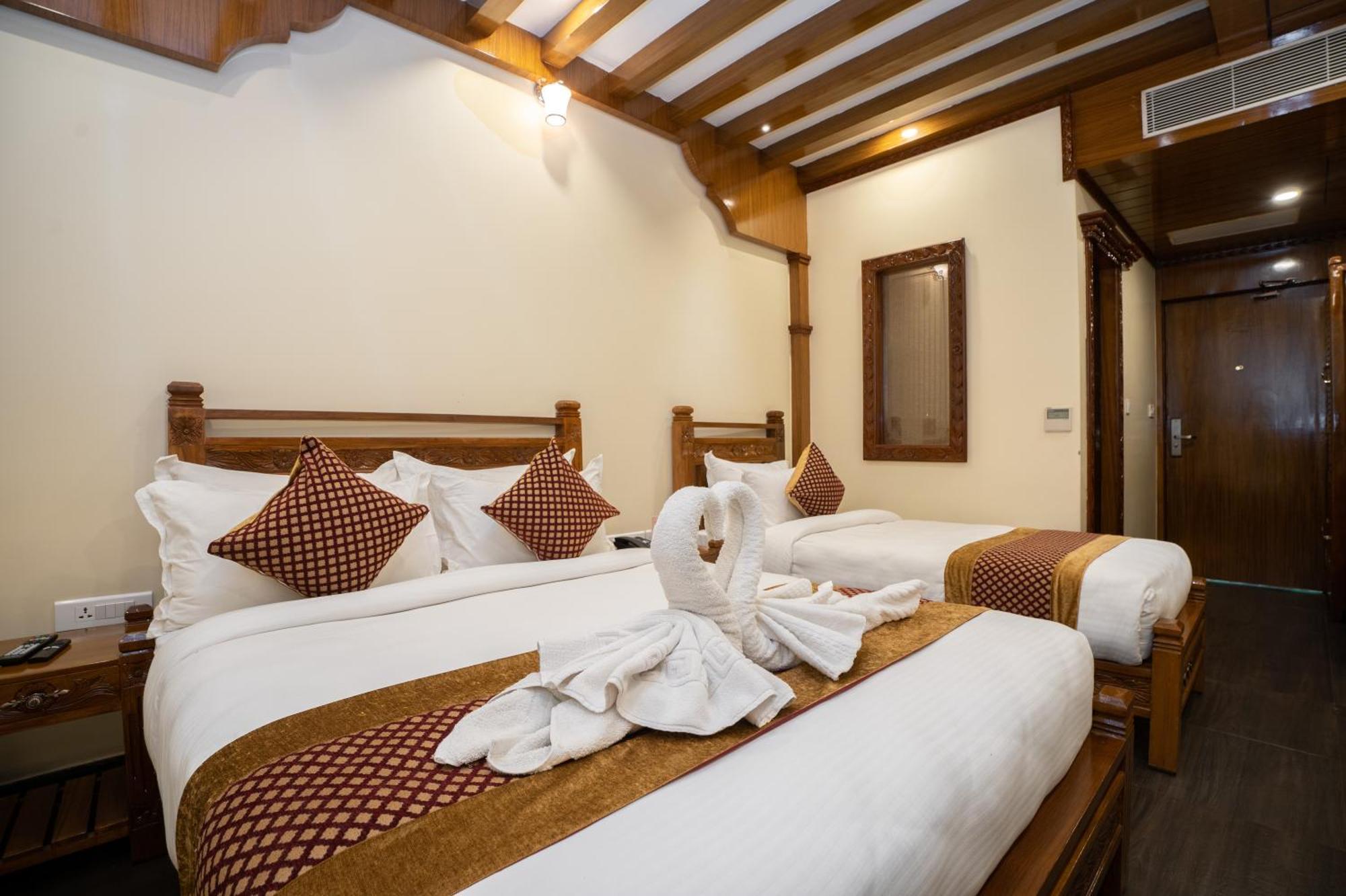 Surya Heritage Hotel Катманду Екстер'єр фото